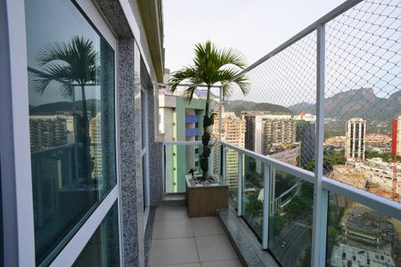 Apartamento à venda com 270m², 3 quartos e 2 vagas Apartamento à venda com 270m², 3 quartos e 2 vagasVaranda Suíte Principal