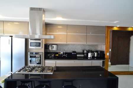 Apartamento à venda com 270m², 3 quartos e 2 vagas Apartamento à venda com 270m², 3 quartos e 2 vagasCozinha