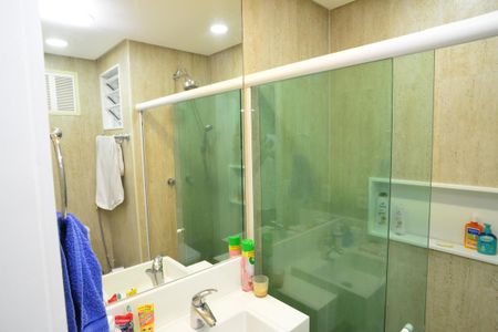 Apartamento à venda com 270m², 3 quartos e 2 vagas Apartamento à venda com 270m², 3 quartos e 2 vagasBanheiro Suíte