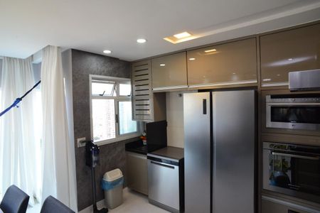 Apartamento à venda com 270m², 3 quartos e 2 vagas Apartamento à venda com 270m², 3 quartos e 2 vagasCozinha