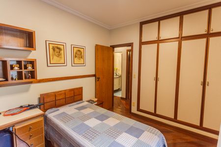 Casa à venda com 337m², 4 quartos e 4 vagas Casa à venda com 337m², 4 quartos e 4 vagasQuarto 3 no 2° Pavimento