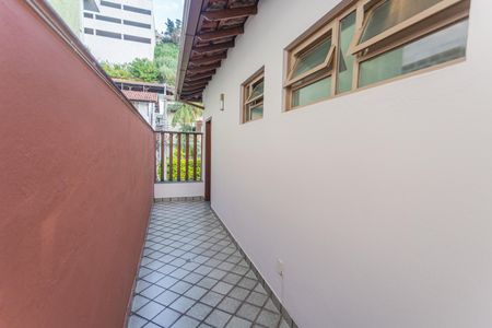 Casa à venda com 337m², 4 quartos e 4 vagas Casa à venda com 337m², 4 quartos e 4 vagasVaranda do Quarto 4 no 2° Pavimento