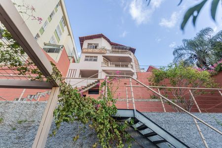 Casa à venda com 337m², 4 quartos e 4 vagas Casa à venda com 337m², 4 quartos e 4 vagasQuintal