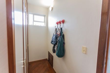 Casa à venda com 337m², 4 quartos e 4 vagas Casa à venda com 337m², 4 quartos e 4 vagasCloset da Suíte no 2° Pavimento