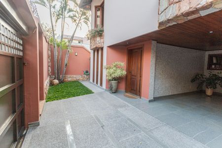 Casa à venda com 337m², 4 quartos e 4 vagas Casa à venda com 337m², 4 quartos e 4 vagasEntrada