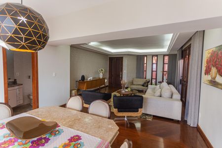 Casa à venda com 337m², 4 quartos e 4 vagas Casa à venda com 337m², 4 quartos e 4 vagasSala 1