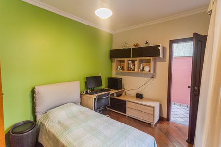 Casa à venda com 337m², 4 quartos e 4 vagas Casa à venda com 337m², 4 quartos e 4 vagasQuarto 4 no 2° Pavimento