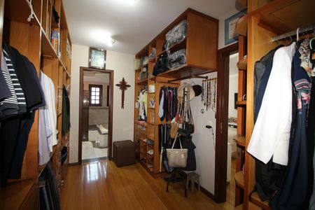 Casa de condomínio à venda com 390m², 4 quartos e 2 vagasQuarto 4 - Closet