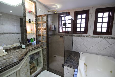 Casa de condomínio à venda com 390m², 4 quartos e 2 vagasQuarto 4 - Banheiro