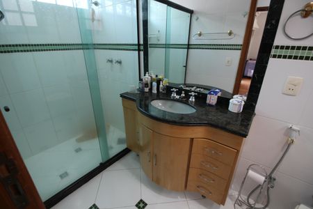 Casa de condomínio à venda com 390m², 4 quartos e 2 vagasQuarto 3 - Banheiro