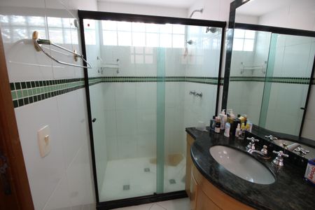 Casa de condomínio à venda com 390m², 4 quartos e 2 vagasQuarto 3 - Banheiro