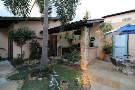 Casa de condomínio à venda com 390m², 4 quartos e 2 vagasÁrea Externa