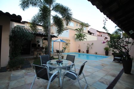 Casa de condomínio à venda com 390m², 4 quartos e 2 vagasÁrea Externa