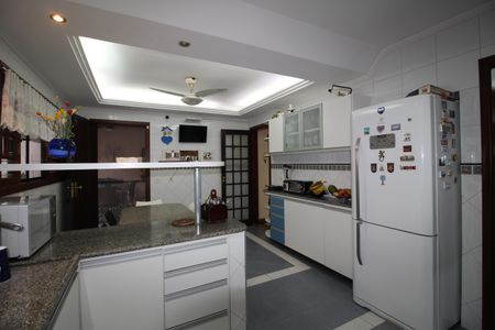 Casa de condomínio à venda com 390m², 4 quartos e 2 vagasCozinha