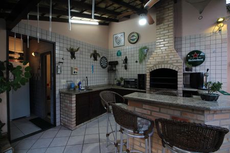 Casa de condomínio à venda com 390m², 4 quartos e 2 vagasChurrasqueira