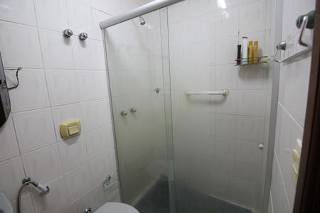 Casa de condomínio à venda com 390m², 4 quartos e 2 vagasBanheiro de Serviço