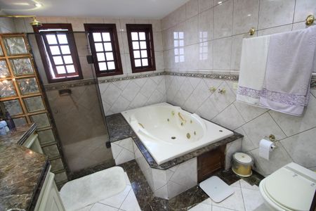 Casa de condomínio à venda com 390m², 4 quartos e 2 vagasQuarto 4 - Banheiro