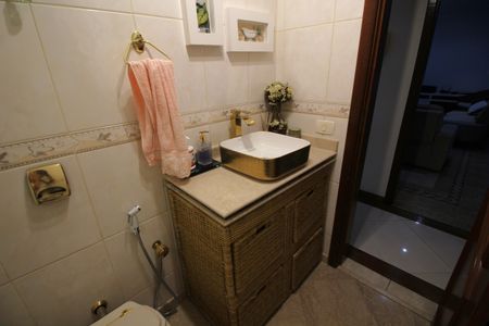 Casa de condomínio à venda com 390m², 4 quartos e 2 vagasBanheiro 1