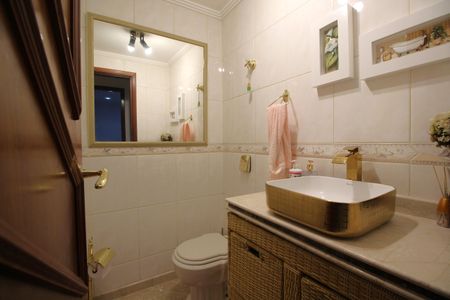 Casa de condomínio à venda com 390m², 4 quartos e 2 vagasBanheiro 1