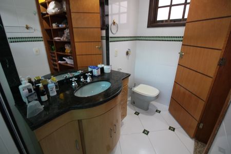 Casa de condomínio à venda com 390m², 4 quartos e 2 vagasQuarto 3 - Banheiro