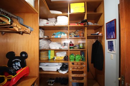 Casa de condomínio à venda com 390m², 4 quartos e 2 vagasQuarto 3 - Closet