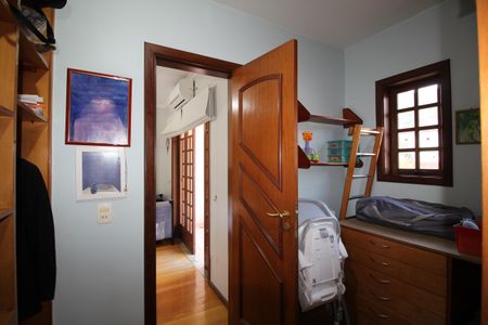 Casa de condomínio à venda com 390m², 4 quartos e 2 vagasQuarto 3 - Closet