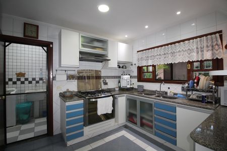 Casa de condomínio à venda com 390m², 4 quartos e 2 vagasCozinha