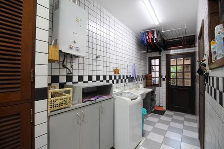 Casa de condomínio à venda com 390m², 4 quartos e 2 vagasÁrea de Serviço