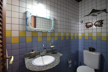 Casa de condomínio à venda com 390m², 4 quartos e 2 vagasBanheiro 2