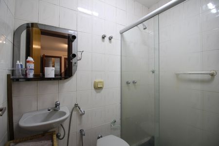 Casa de condomínio à venda com 390m², 4 quartos e 2 vagasBanheiro de Serviço