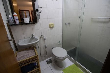 Casa de condomínio à venda com 390m², 4 quartos e 2 vagasBanheiro de Serviço