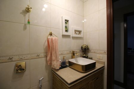 Casa de condomínio à venda com 390m², 4 quartos e 2 vagasBanheiro 1