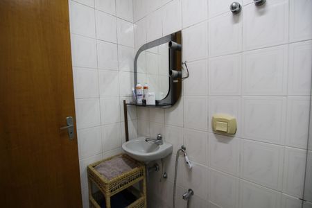 Casa de condomínio à venda com 390m², 4 quartos e 2 vagasBanheiro de Serviço