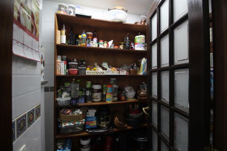 Casa de condomínio à venda com 390m², 4 quartos e 2 vagasCozinha - Despensa