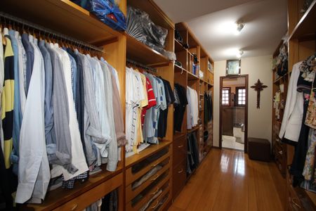 Casa de condomínio à venda com 390m², 4 quartos e 2 vagasQuarto 4 - Closet