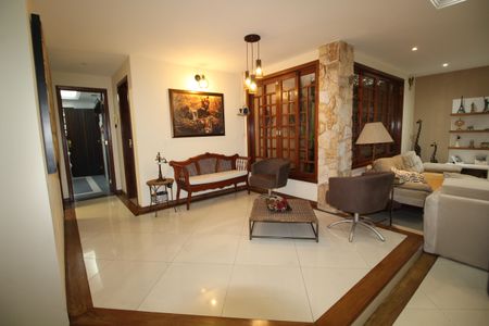 Casa de condomínio à venda com 390m², 4 quartos e 2 vagasSala