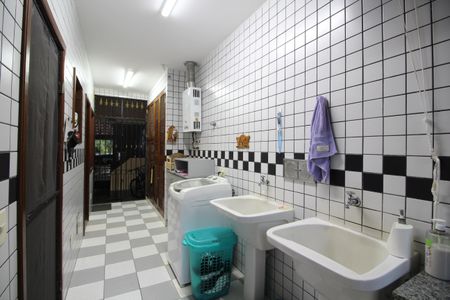 Casa de condomínio à venda com 390m², 4 quartos e 2 vagasÁrea de Serviço