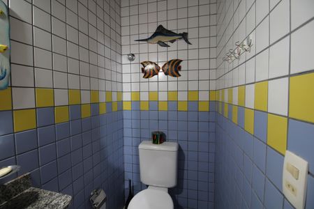 Casa de condomínio à venda com 390m², 4 quartos e 2 vagasBanheiro 2