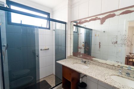 Apartamento à venda com 180m², 3 quartos e 4 vagasBanheiro da Suíte 1