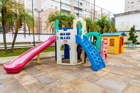 Apartamento à venda com 180m², 3 quartos e 4 vagasÁrea comum - Playground