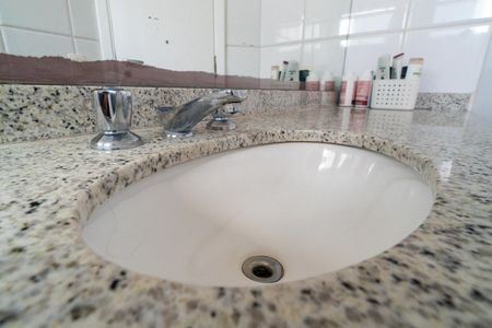 Apartamento à venda com 180m², 3 quartos e 4 vagasBanheiro da Suíte 2 Detalhe