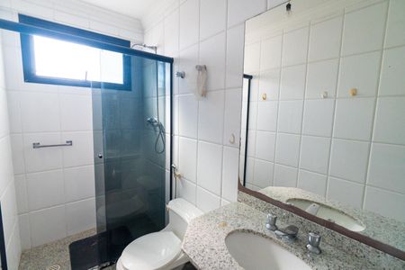 Apartamento à venda com 180m², 3 quartos e 4 vagasBanheiro da Suíte 2