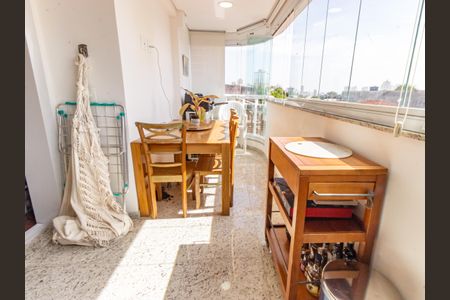Apartamento à venda com 75m², 2 quartos e 3 vagasVaranda