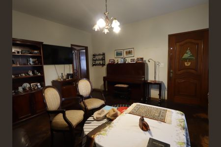 Casa à venda com 177m², 3 quartos e 4 vagasSala