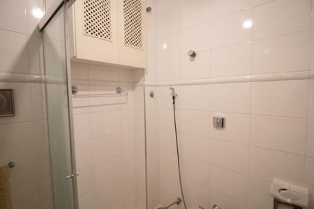 Apartamento à venda com 80m², 2 quartos e 1 vaga Apartamento à venda com 80m², 2 quartos e 1 vagaBanheiro