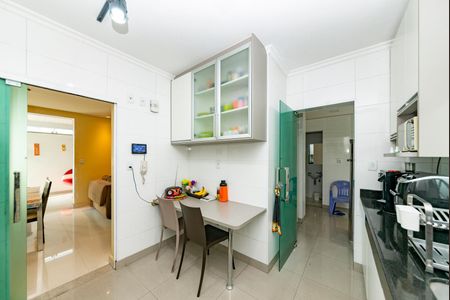 Apartamento à venda com 180m², 3 quartos e 2 vagasCozinha