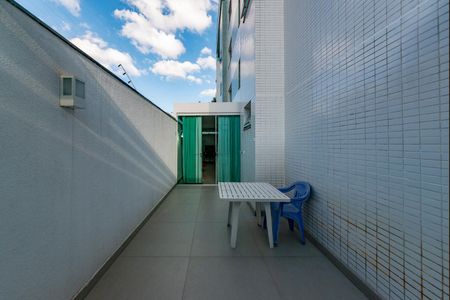 Apartamento à venda com 180m², 3 quartos e 2 vagasVaranda