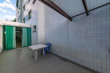 Apartamento à venda com 180m², 3 quartos e 2 vagasVaranda