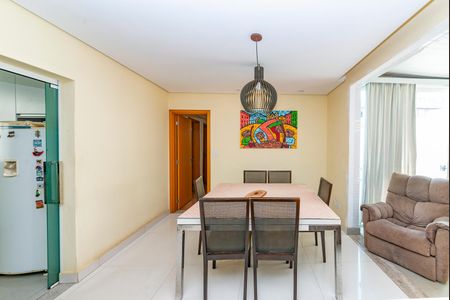 Apartamento à venda com 180m², 3 quartos e 2 vagasSala