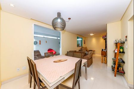 Apartamento à venda com 180m², 3 quartos e 2 vagasSala